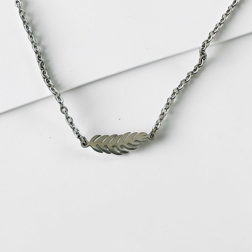 🆕 Feather Pendant Necklace-Stainless Steel